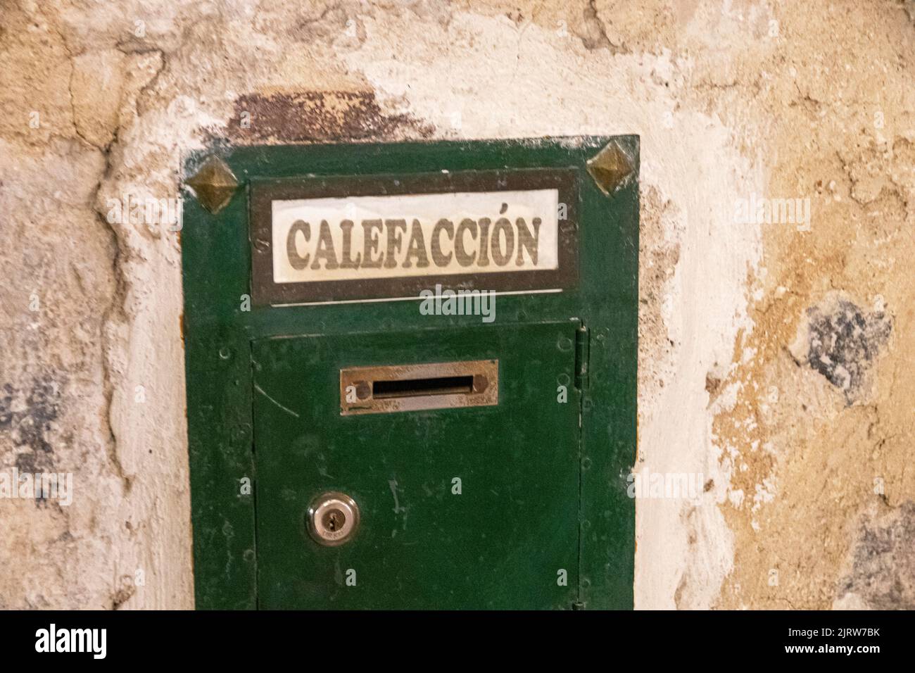 Ciudad Real, Spagna. Cassetta di beneficenza per il riscaldamento centrale all'interno della Catedral de Nuestra Senora del Prado (Cattedrale di Santa Maria del Prado) Foto Stock