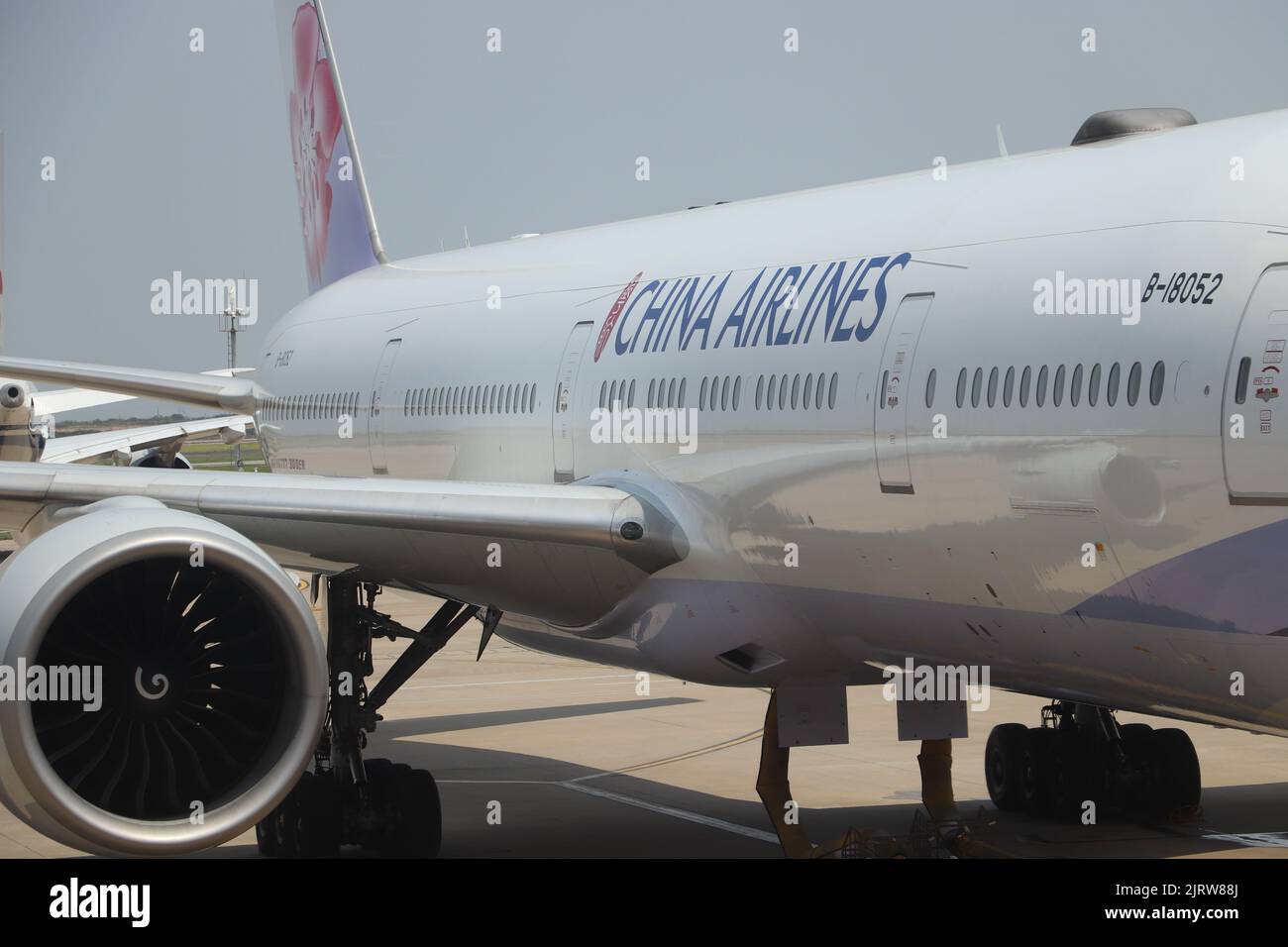 Qatar Airways accoglie il primo Boeing B777-9 a Doha