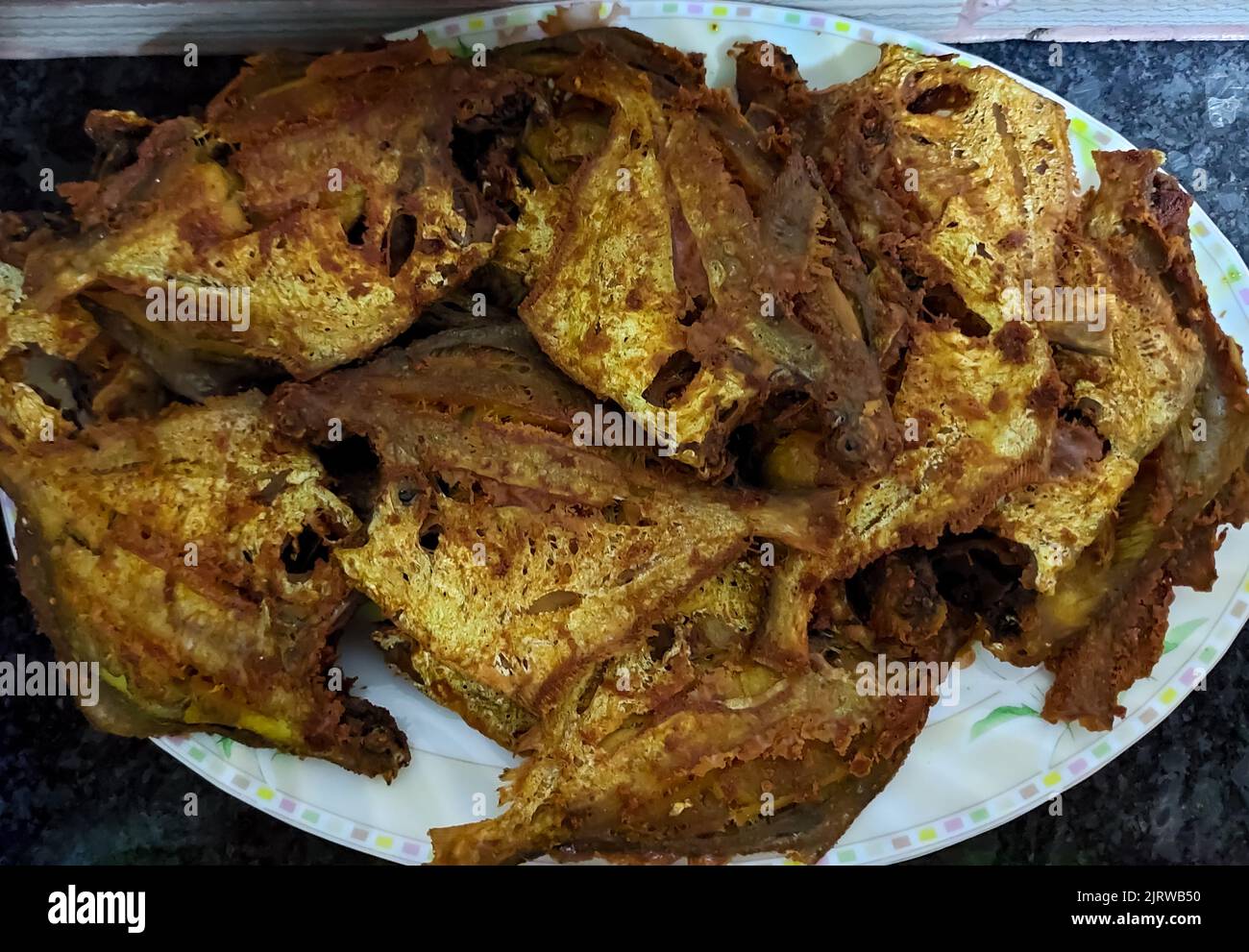 Frittura di pesce fret pom cinese nel menu del cibo in bangladesh Foto Stock