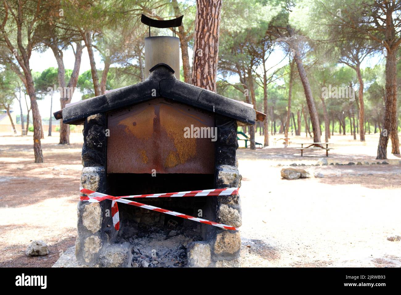 Rischio di incendi a causa delle alte temperature e della siccità in estate in Europa. Chiusura e divieto degli incendi nelle campagne Foto Stock