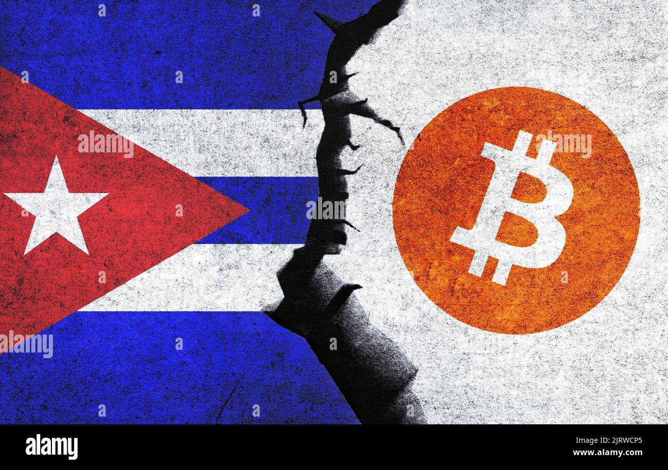 Bitcoin e Cuba bandiera su un muro con una crepa. Cuba Bitcoin ha vietato, non legale, minerario, illegale, tecnologia blockchain per il concetto di criptovaluta Foto Stock