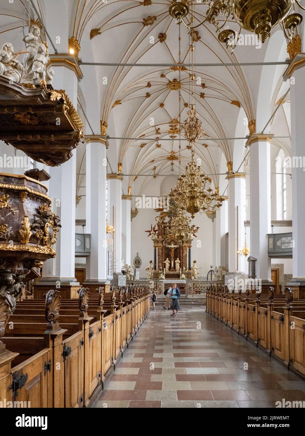Interni riccamente decorati della Chiesa Trinitatis del 17th ° secolo nel quartiere universitario di Copenhagen Danimarca Foto Stock