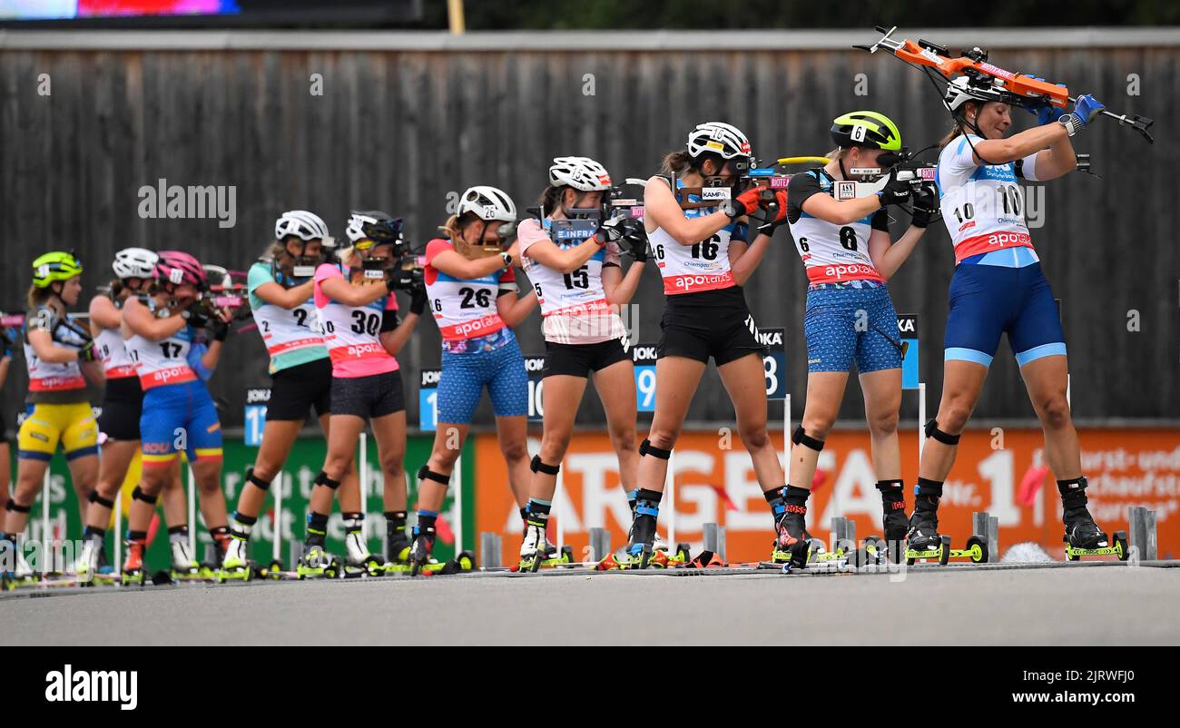 Ruhpolding, Germania. 26th ago, 2022. Atleti che sparano nel super sprint femminile di 4,5 km. Credit: Uwe Lein/dpa/Alamy Live News Foto Stock