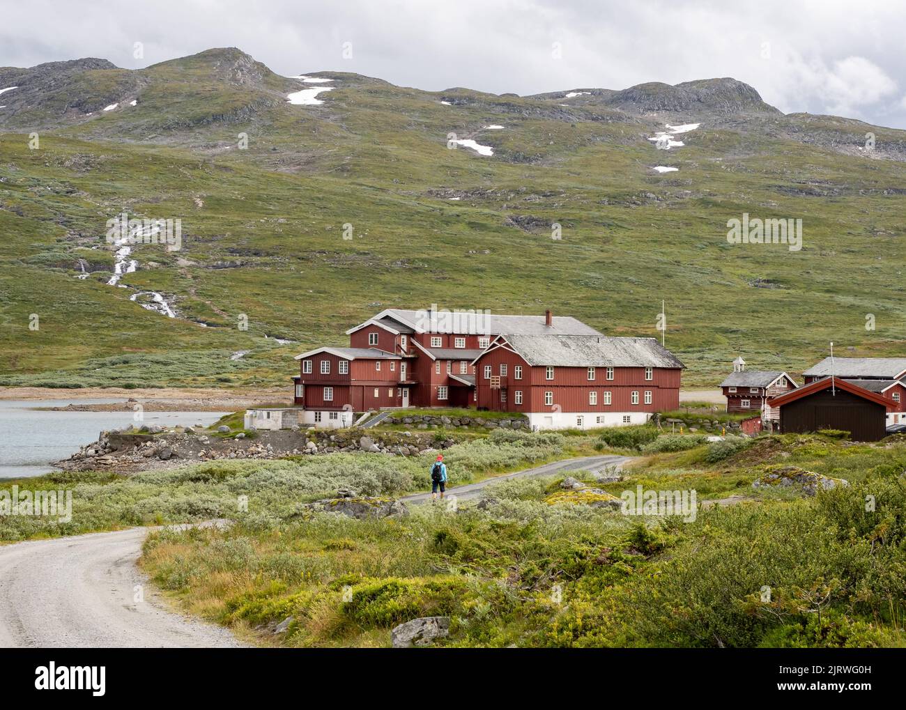 L'Eidsbugarden Hotel si trova in testa al lago Bygdin, nel Parco Nazionale Jotunheimen, Norvegia centrale Foto Stock