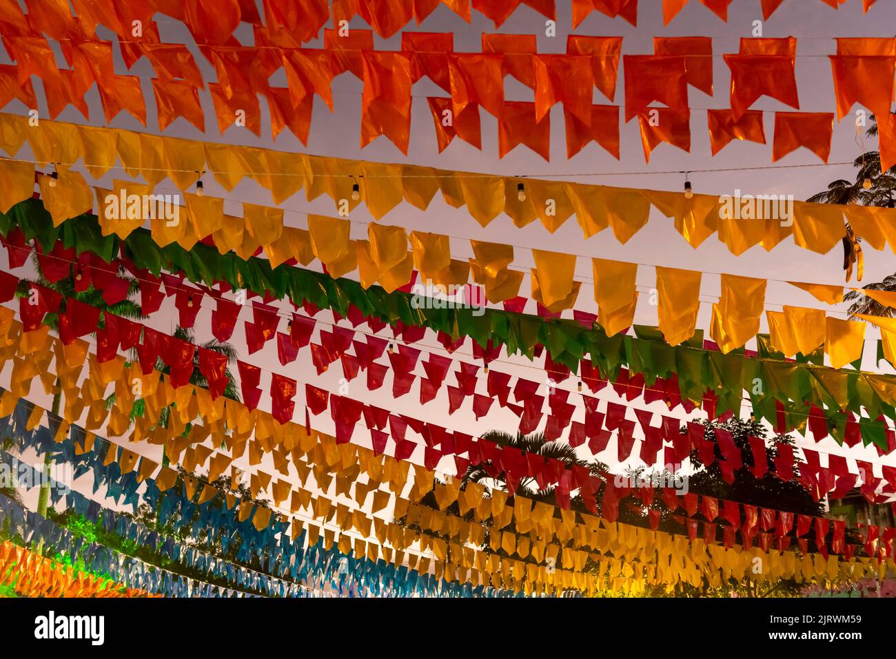 San Giovanni festa bandiere colorate. Feste tradizionali che si svolgono nel mese di giugno nella regione nord-orientale del Brasile. Foto Stock