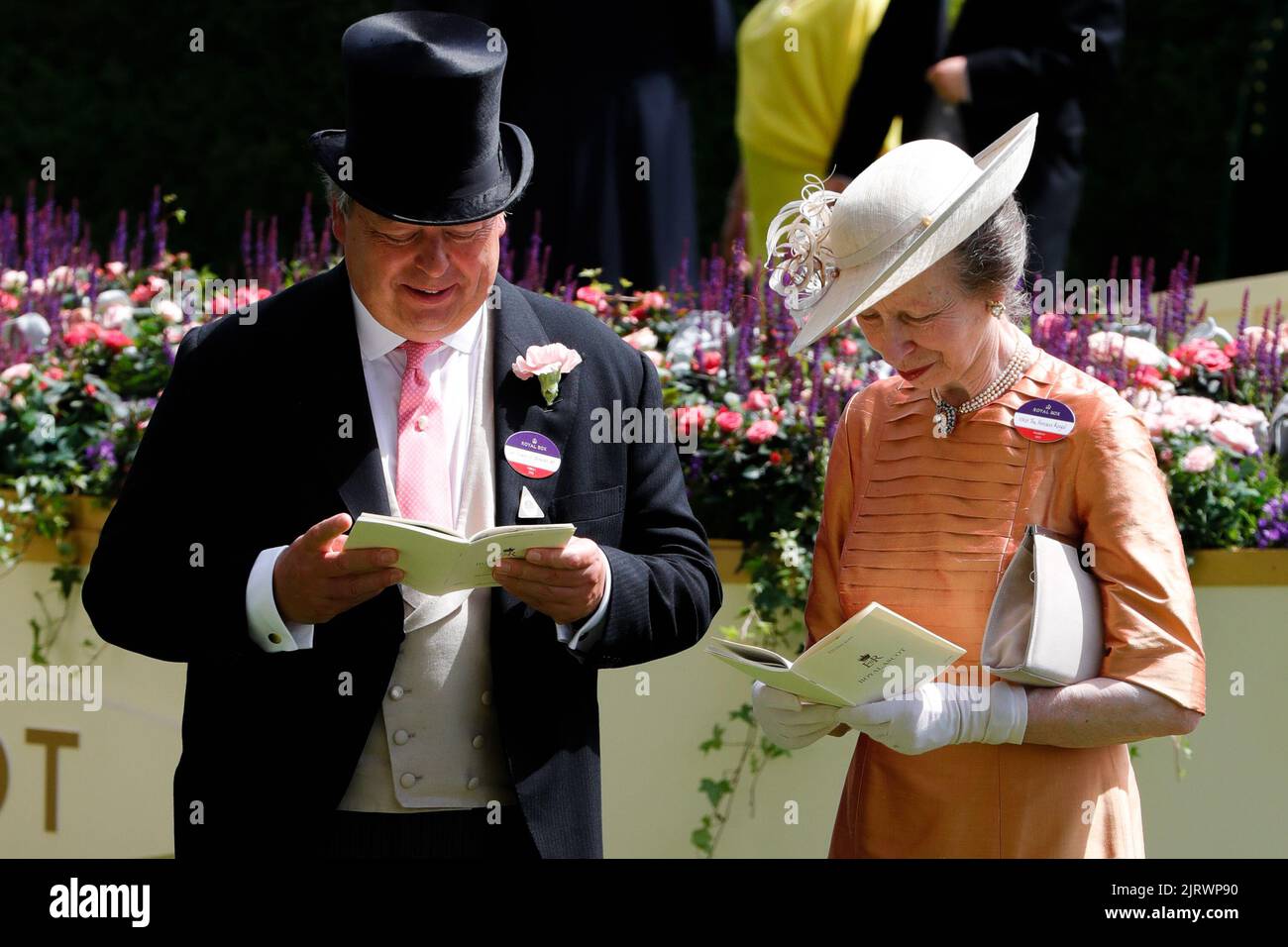 Ascot, Regno Unito. 25th ago, 2022. Principessa Anna e marito Sir Timothy Laurence frequenta Royal Ascot €2022family Credit: Independent Photo Agency/Alamy Live News Foto Stock