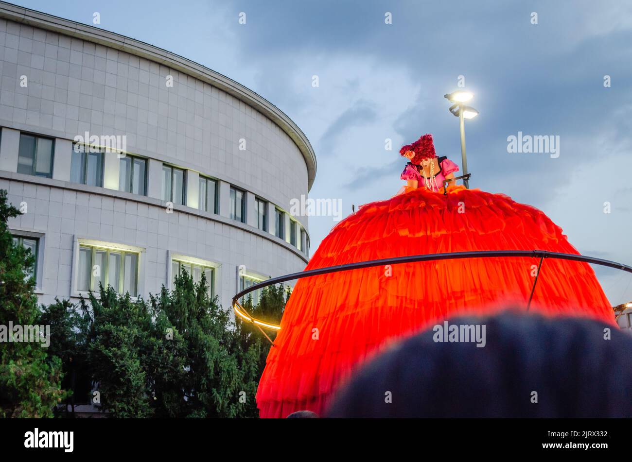 Novi Sad, Serbia - Agosto 25. 2021: Dal 25 al 27th agosto si svolgerà il Festival dei musicisti di strada 22nd - Gradić Fest. Transe Express - apertura di un Foto Stock