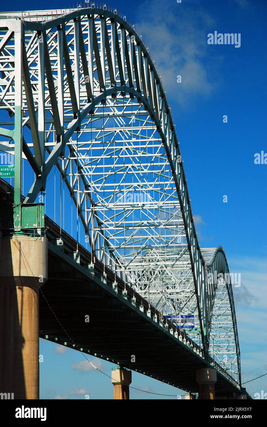 Il ponte DeSoto si estende sul fiume Mississippi a Memphis, Tennessee, e si collega all'Arkansas Foto Stock