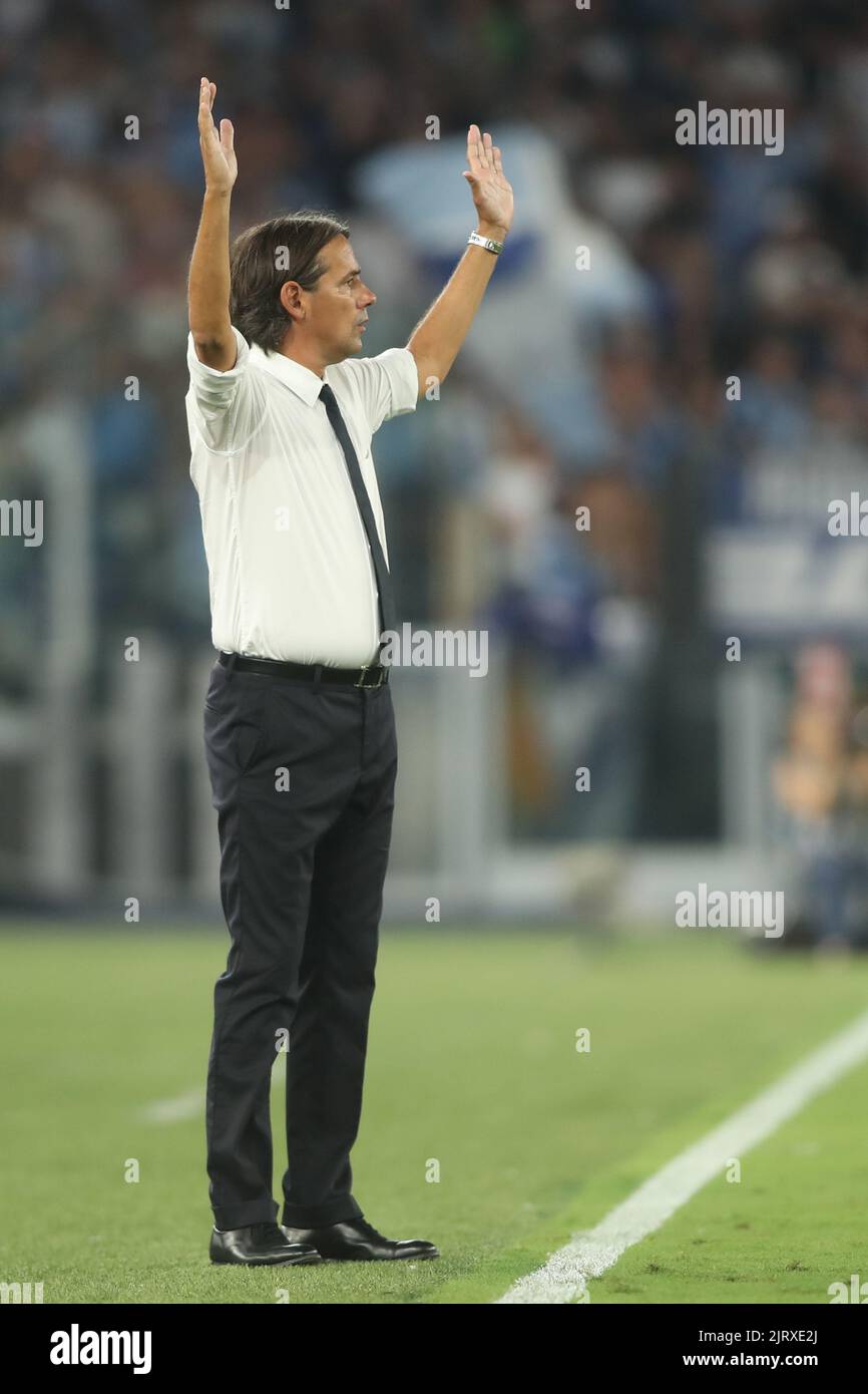 Roma, Italia. 26th ago, 2022. ROMA, Italia - 22.08.2022: Simone Inzaghi Coach manager (INTER) in azione durante la Serie TIM Italiana Una partita di calcio tra SS Lazio vs FC Inter Milano allo stadio Olimpico di Roma. Credit: Independent Photo Agency/Alamy Live News Foto Stock