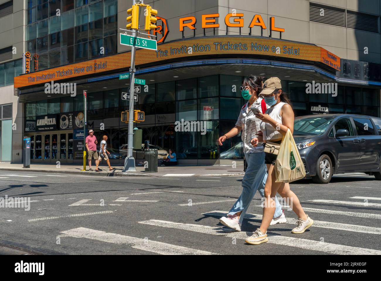 Regal Cinemas multiplex nel quartiere di Greenwich Village a New York venerdì 19 agosto 2022. Regal Cinemas è di proprietà di Cineworld, con sede nel Regno Unito. (© Richard B. Levine) Foto Stock