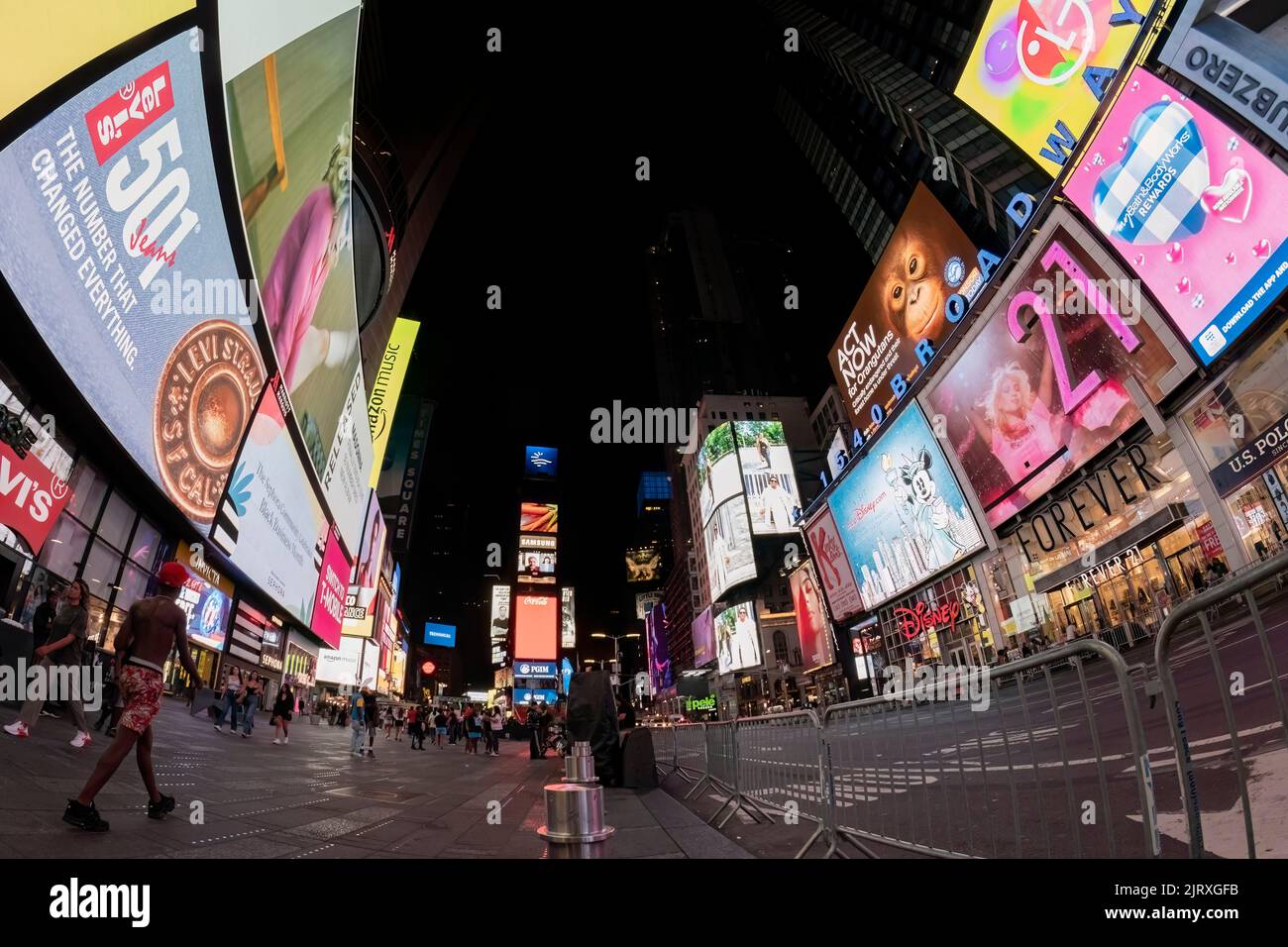 Vista panoramica di Broadway a Times Square di notte Foto Stock