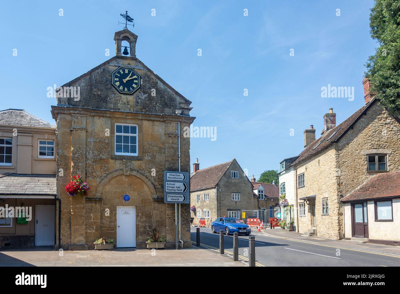 18th Century Town Hall, High Street, Milborne Port, Somerset, Inghilterra, Regno Unito Foto Stock