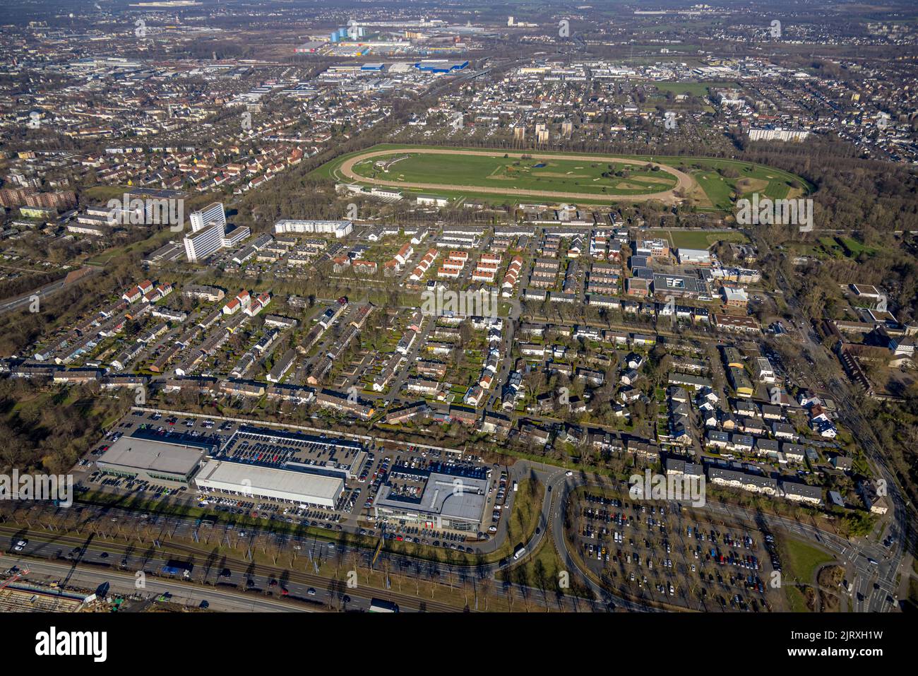 Vista aerea, l'ippodromo di Dortmund con campo da golf e la tenuta tra Westfalendamm e Rennweg e l'ufficio fiscale Dortmund-East nella diste Foto Stock