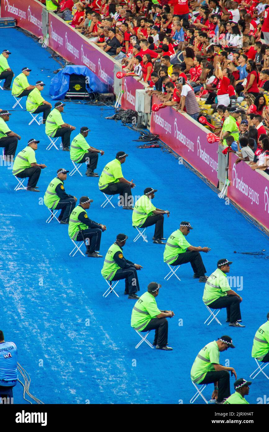 Stadio Mario Filho (Maracanã) a Rio de Janeiro, Brasile - 27 dicembre 2018: Sicurezza durante il gioco finale del giocatore Zico Foto Stock