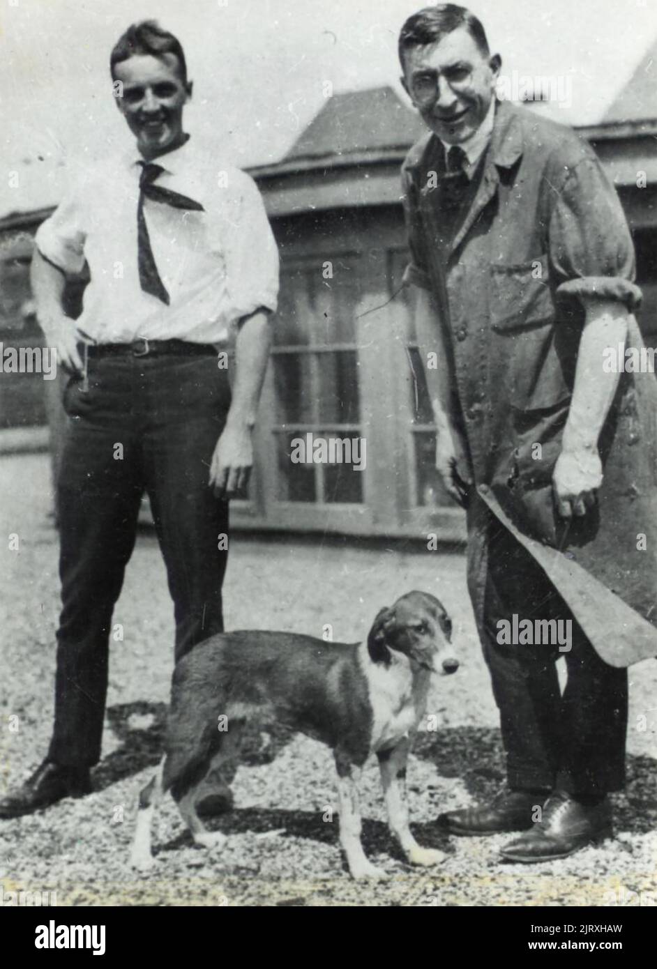 FREDERICK BANTING (1891-1941) ricercatore medico canadese circa 1924 a destra con co-scopritore di Insulin Charles Best circa 1925 Foto Stock