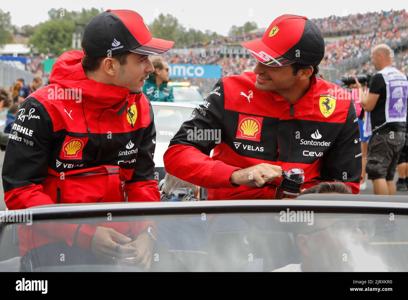 Mogyorod, Ungheria. Luglio 31th 2022. Formula 1 Gran Premio d'Ungheria a Hungaroring, Ungheria. Nella foto: Charles Leclerc (MON) e Carlos Sainz (SPA) della Ferrari Foto Stock