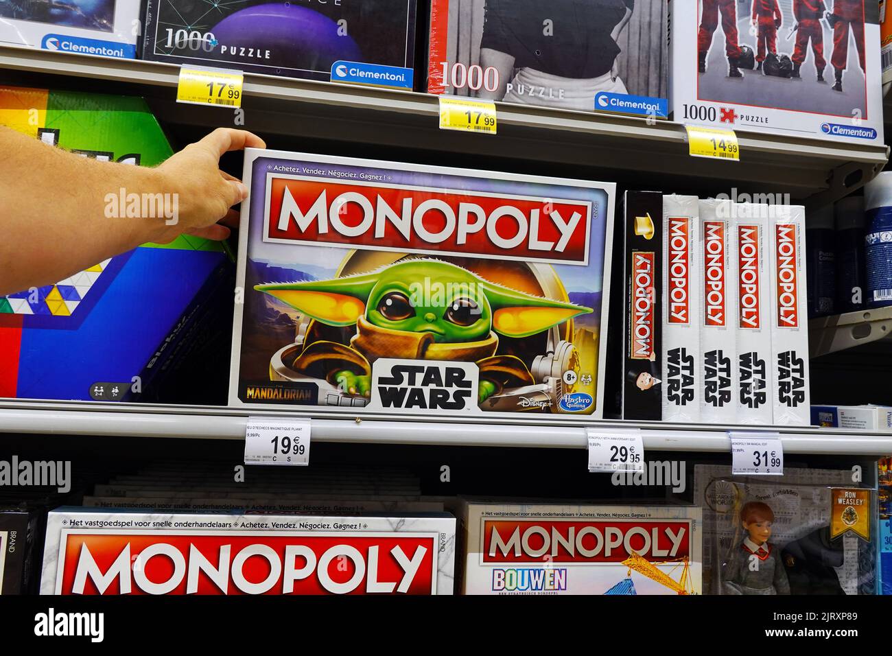 Giochi da tavolo monopolistici in un negozio Foto Stock
