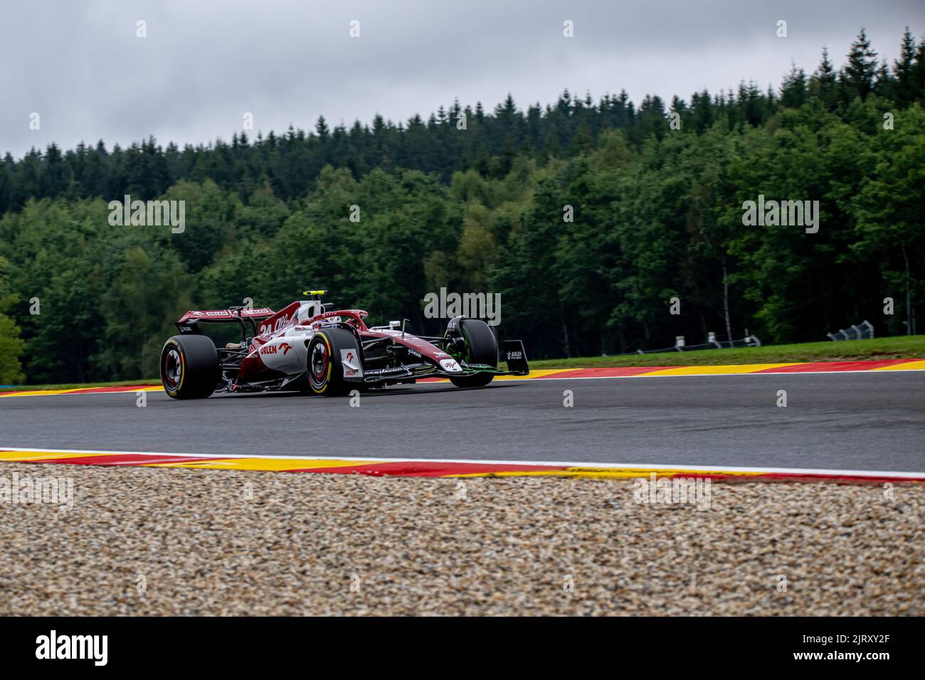 Stavelot, Belgio, 26th ago 2022, Zhou Guanyu, dalla Cina compete per l'Alfa Romeo Racing. Prova, 14° round del campionato di Formula 1 2022. Credit: Michael Potts/Alamy Live News Foto Stock