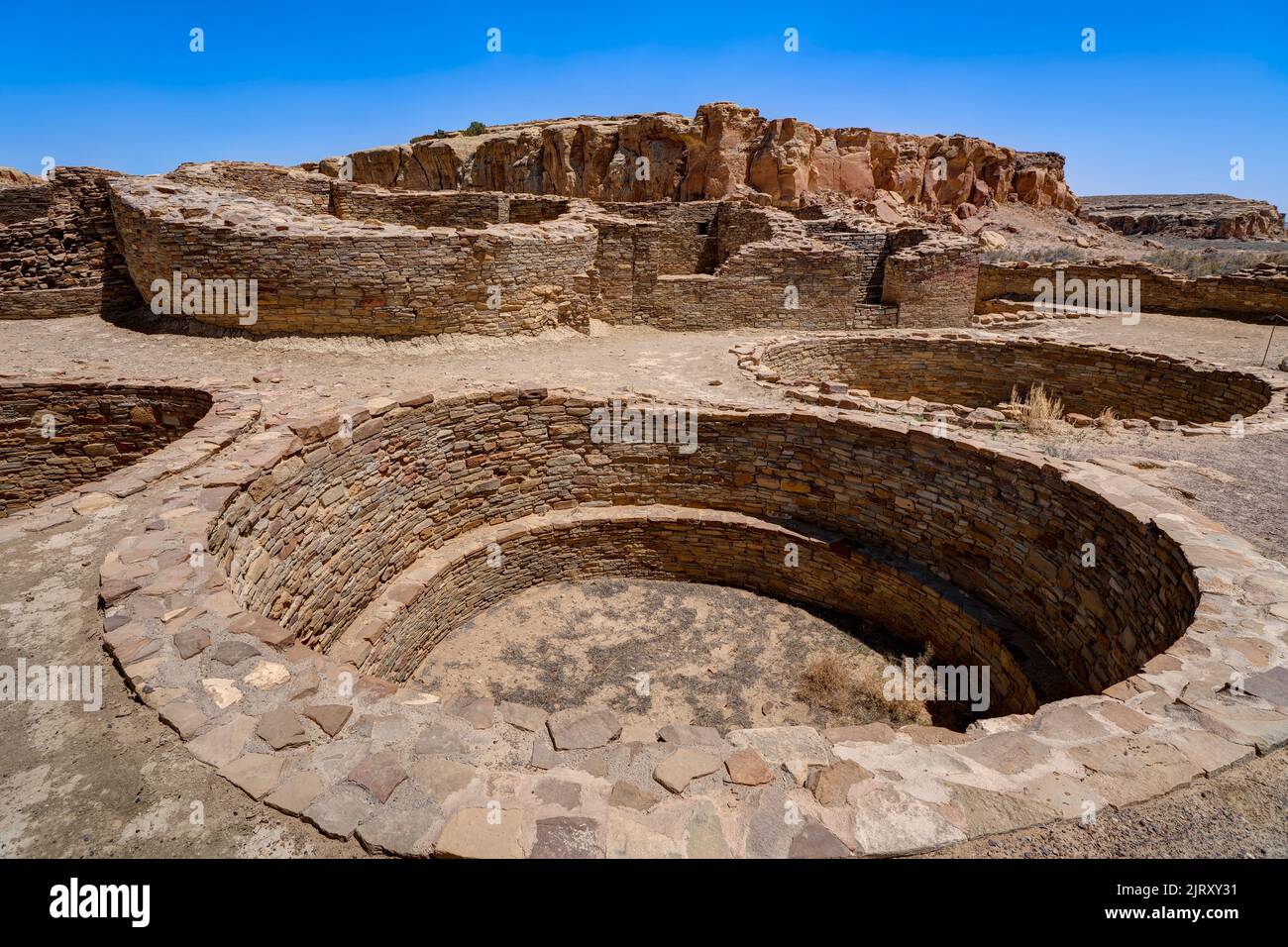 Kivas a Chetro Ketl, Chaco Culture National Historic Park, New Mexico, USA Foto Stock