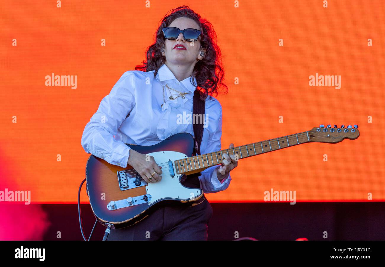 Portsmouth, Regno Unito. 26th ago, 2022. Anna Calvi si esibisce al Festival vittorioso 2022. Southsea comune. 26 agosto 2022. Credit: Charlie Raven/Alamy Live News Foto Stock