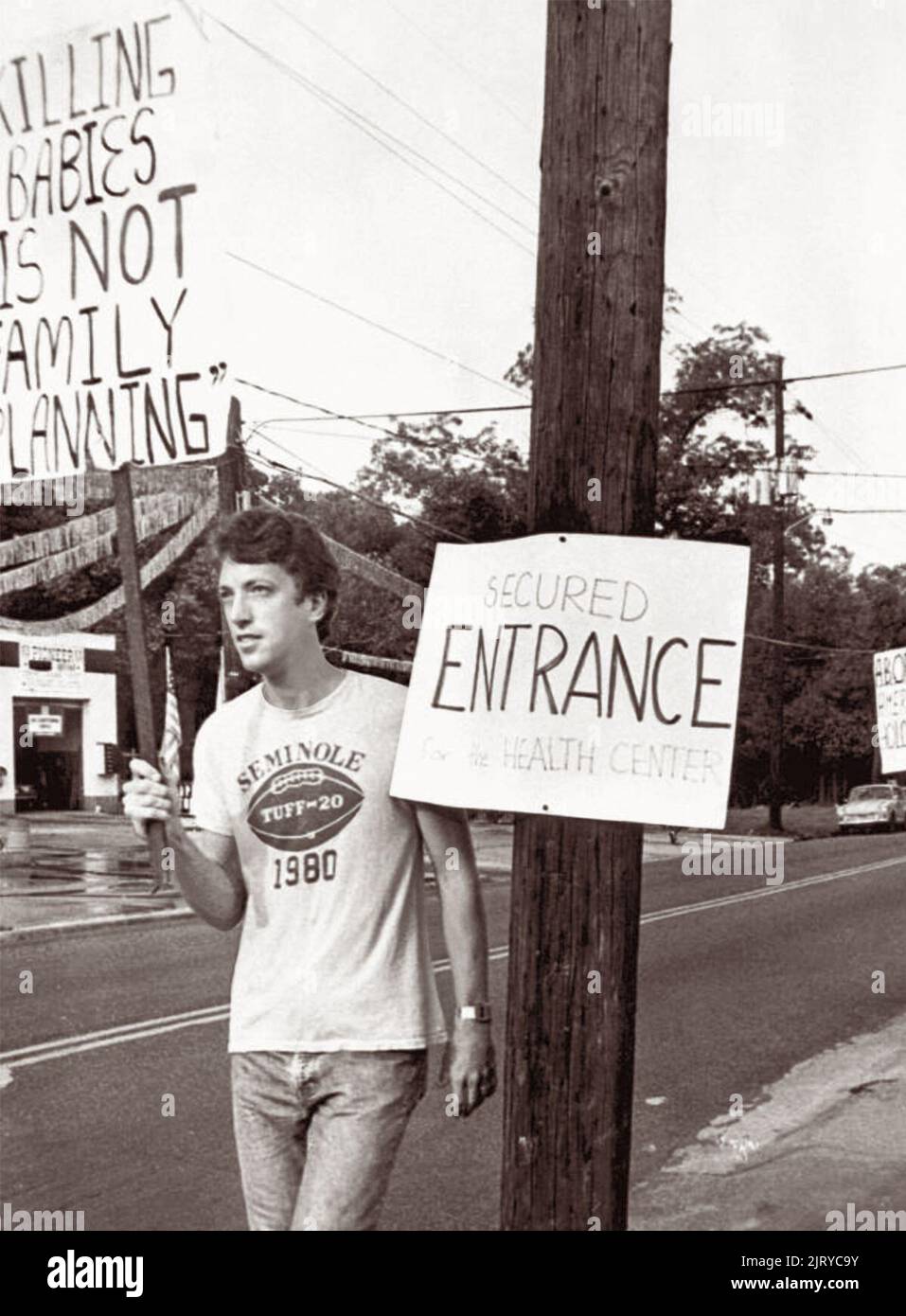 I dimostranti protestano contro l'uccisione di bambini con l'aborto al Tallahassee Feminist Women's Health Center di Tallahassee, Florida, vicino al campus della Florida state University nel 1980. (USA) Foto Stock