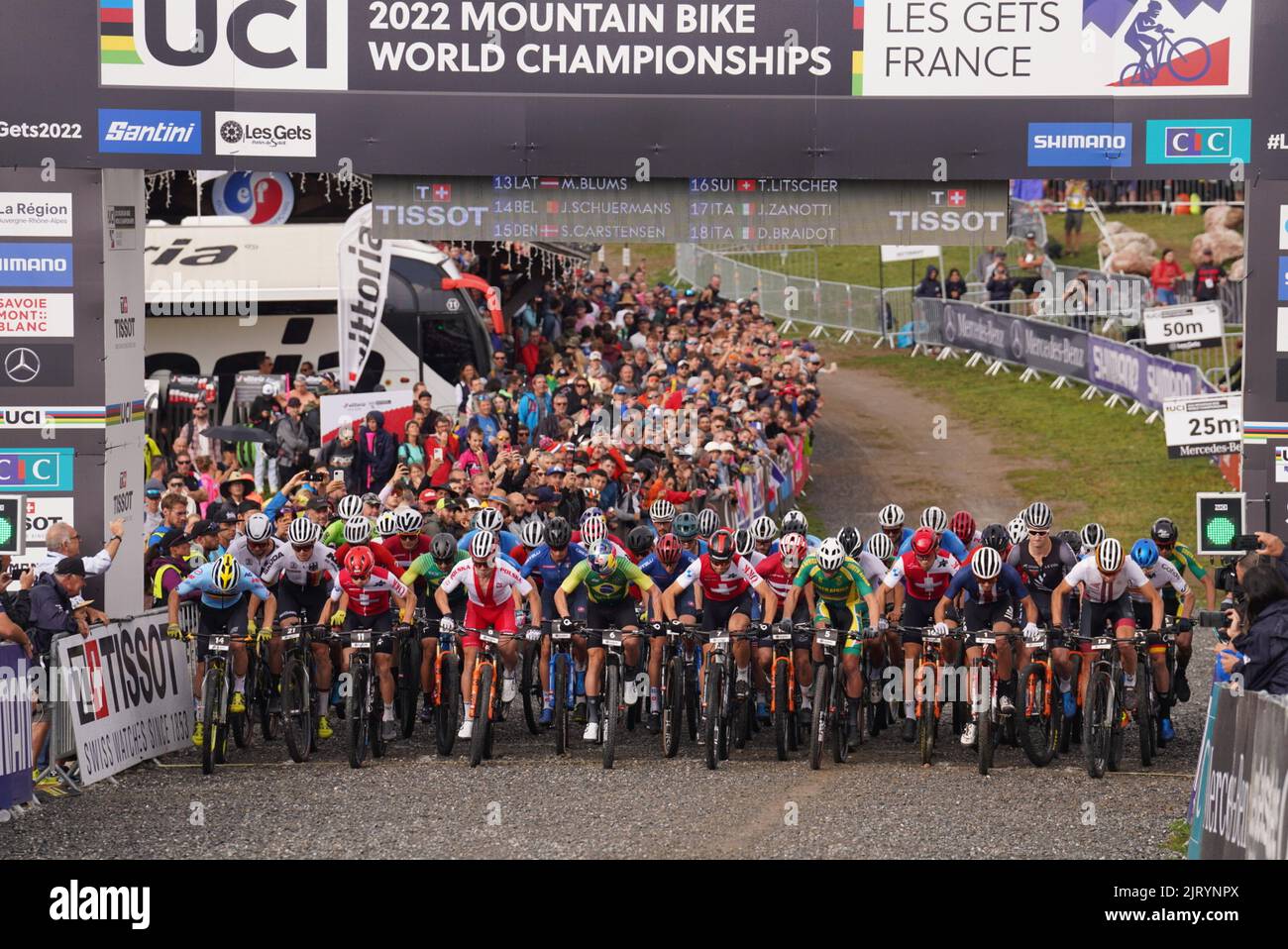 Inizia la gara nei Campionati del mondo di mountain bike UCI a Les Gets