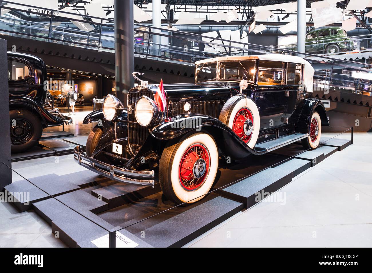 Cadillac V8 serie 353 - Classic auto retrò. Museo del motore di riga. Riga, Lettonia, 17 agosto 2022 Foto Stock