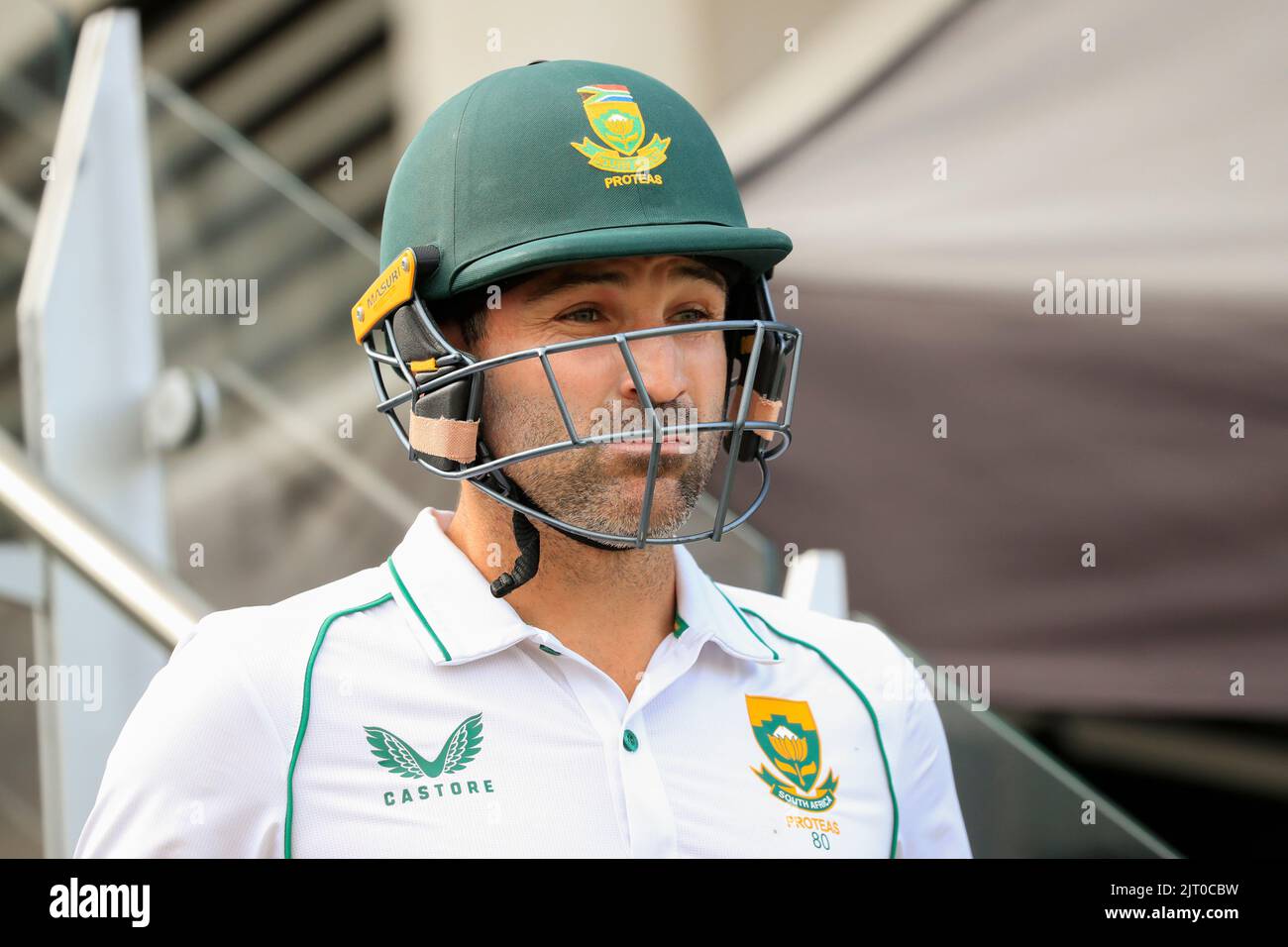 Dean Elgar del Sudafrica esce per l'inizio del gioco Foto Stock