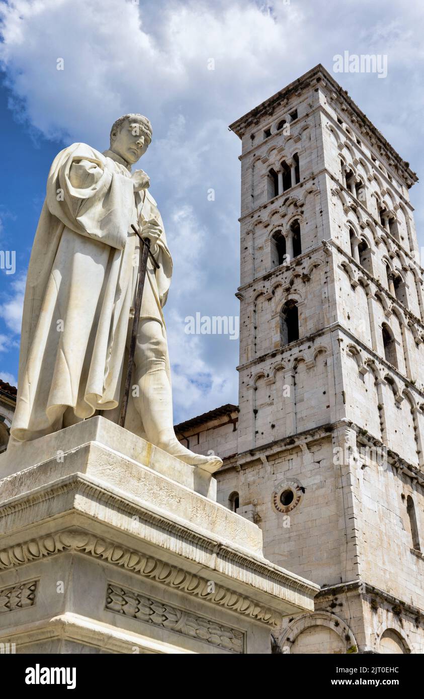Statua del politico italiano Francesco Burlamacchi, 1498 - 1548 dello scultore italiano Ulisse cambi, 1807 - 1895 in Piazza San Michele, Lucca Foto Stock