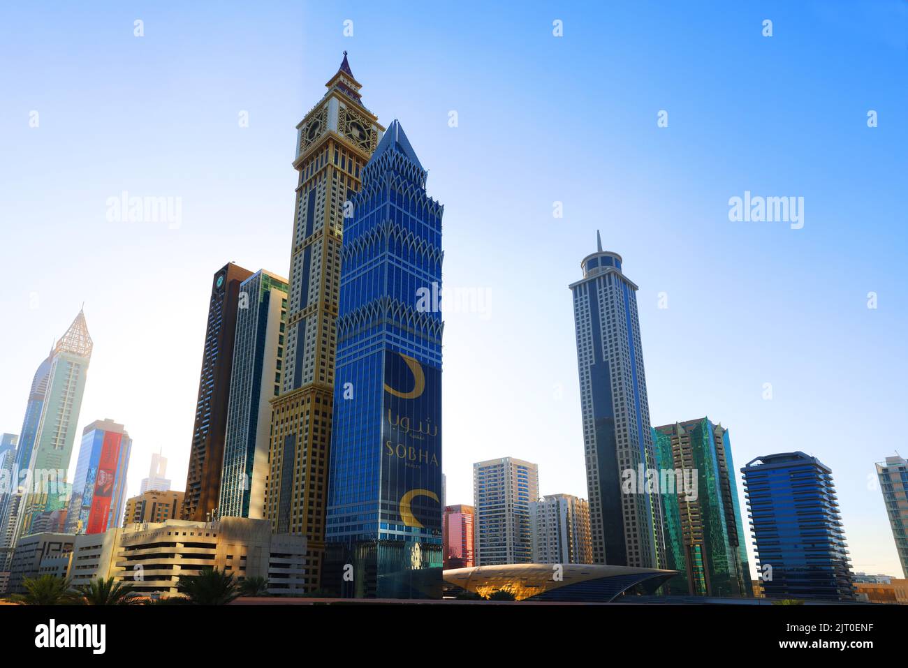 Panorama, Dubai, Wolkenkratzer, , moderne Architektur, Atemberaubende Aussicht auf die Skyline mit Hochhäuser, Skyscraper, Alberghi in Finanzzentrum Foto Stock