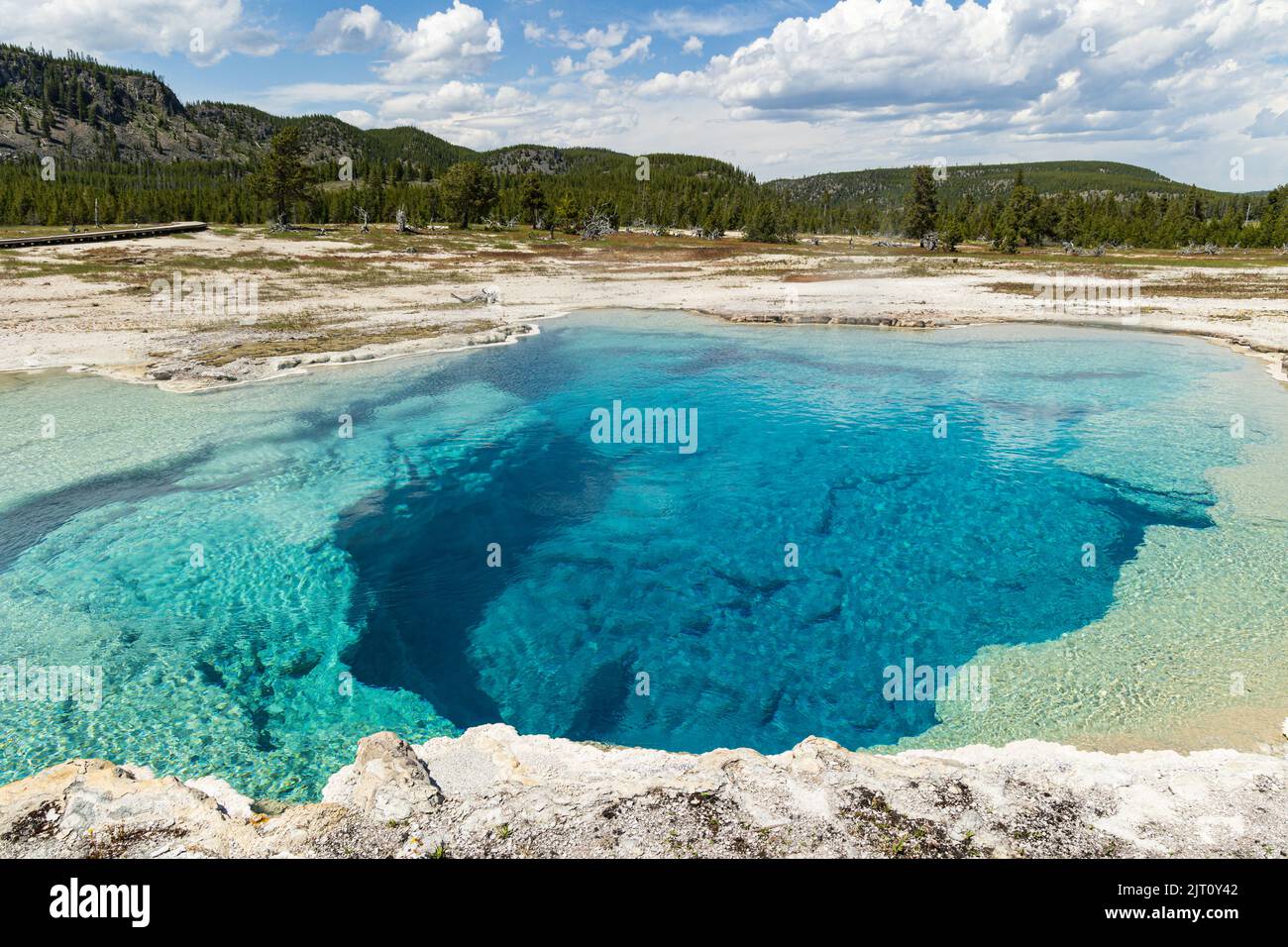 Piscina Saphire a Yellowstone's Biscuit Basin, Yellowstone National Park, Wyoming, USA Foto Stock