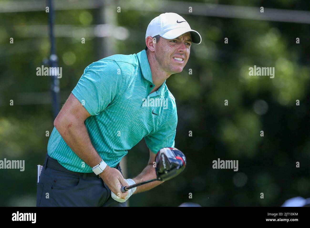 Atlanta, Georgia, Stati Uniti. 26th ago, 2022. Rory McIlory guarda il suo tee sparato dal 3rd buco durante il secondo round del CAMPIONATO DI TOUR a East Lake Golf Club. (Credit Image: © Deby Wong/ZUMA Press Wire) Foto Stock