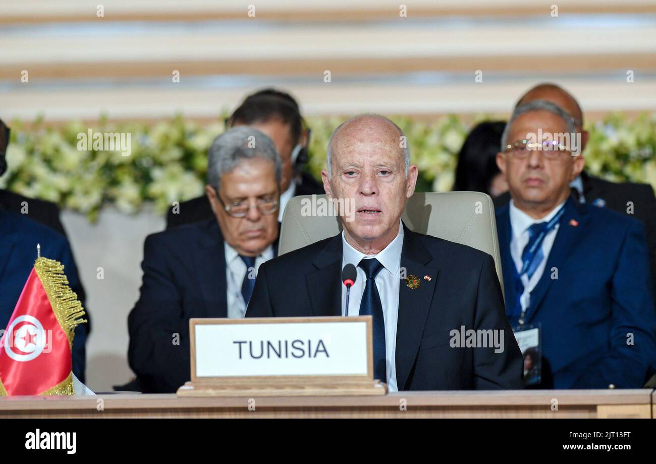 27 agosto 2022, Tunisi, Tunisia: La Tunisia ospita ora il lavoro di Ticad 8, un evento economico giapponese-africano di portata globale. Da giovedì a Tunisi sono già giunti diversi capi di Stato e di governo per partecipare in particolare al Forum economico che discuterà del rilancio dell'economia africana e della sua capacità di ripresa nella fase post-coronavirus. Va inoltre rilevato che i giornalisti tunisini hanno protestato contro le restrizioni imposte Su di essi per la copertura mediatica con il Ministero degli Affari Esteri. (Credit Image: © Chokri Mahjoub/ZUMA Press Wire) Foto Stock