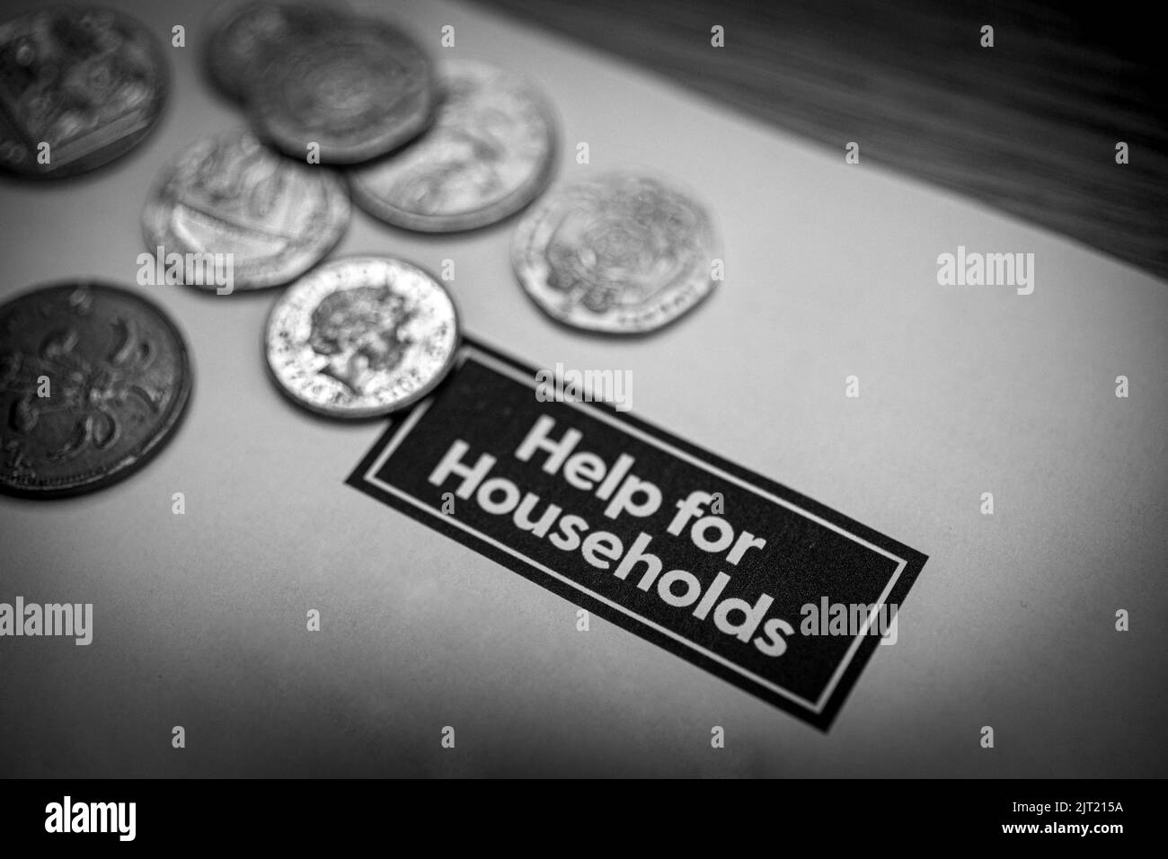 Pence e penny sulla lettera di governo di HM che notifica dell'aiuto domestico di governo britannico. Foto Stock