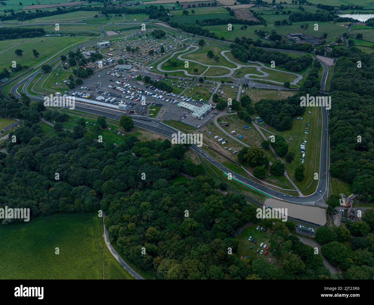 Foto aeree dell'Oulton Park Raceay Cheshire durante gli Stati Uniti Autoshow Auto Show Drone Birds Eye View from the Air Nascar Foto Stock