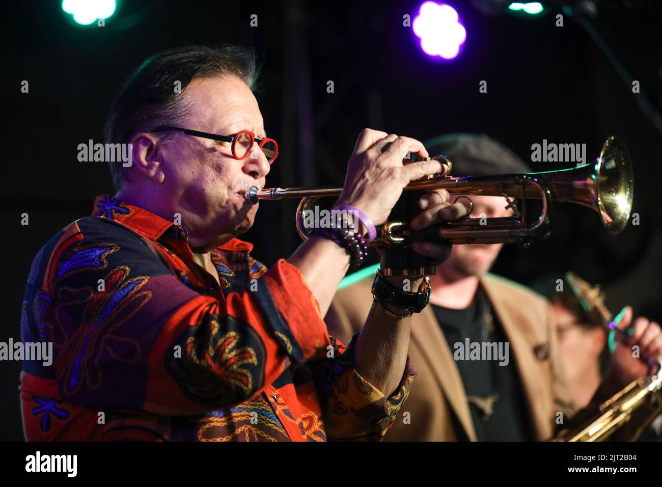 Newport Beach, California, Stati Uniti. 25th agosto 2022. Arturo Sandoval suona con la sua band al Arturo Sandoval 'Rhythm & Soul' Album Release Party al Campus JAX di Newport Beach, California. Credito: Sheri Determan Foto Stock