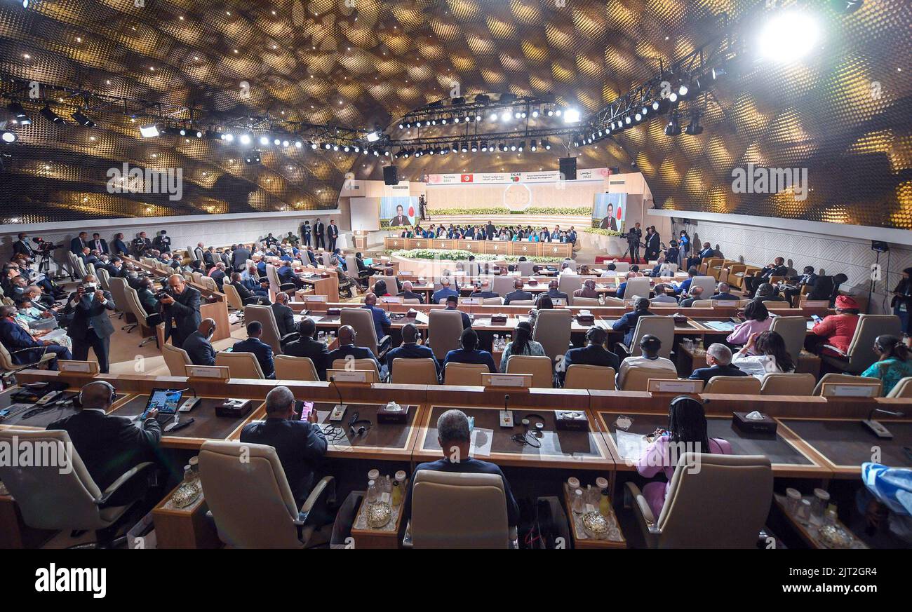Tunisi, Tunisia. 27th ago, 2022. La Tunisia ospita ora il lavoro di Ticad 8, un evento economico giapponese-africano di portata globale. Da giovedì a Tunisi sono già giunti diversi capi di Stato e di governo per partecipare in particolare al Forum economico che discuterà del rilancio dell'economia africana e della sua capacità di ripresa nella fase post-coronavirus. Va inoltre rilevato che i giornalisti tunisini hanno protestato contro le restrizioni imposte Su di essi per la copertura mediatica con il Ministero degli Affari Esteri. (Credit Image: © Chokri Mahjoub/ZUMA Press Wire) Foto Stock