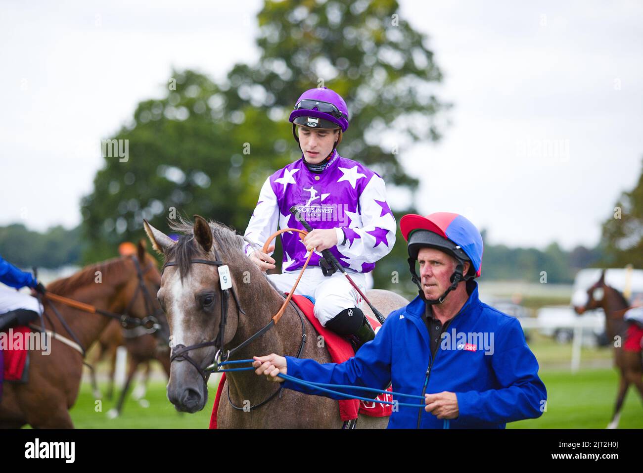 Jockey Rowan Scott cavalca Metahorse al York Races Ebor Festival. Foto Stock