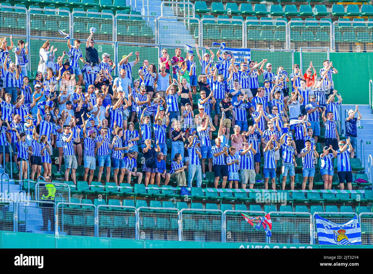 ELCHE, SPAGNA - 27 AGOSTO: Tifosi Real Sociedad durante la partita tra Elche CF e Real Sociedad de Futbol di la Liga Santander il 27 agosto 2022 a Martínez Valero in Elche, Spagna. (Foto di Samuel Carreño/ PX Images) Foto Stock