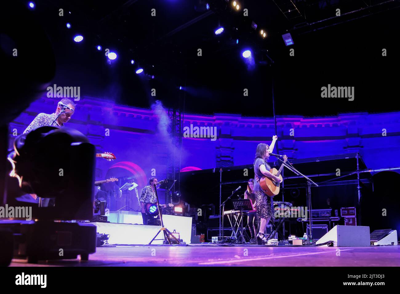 Mantova, Italia. 27th agosto 2022. Carmen Consoli, cantatrice italiana durante il suo concerto dal vivo a Mantova, presso Esedra Palazzo te, per il suo tour estivo 2022 Foto Stock