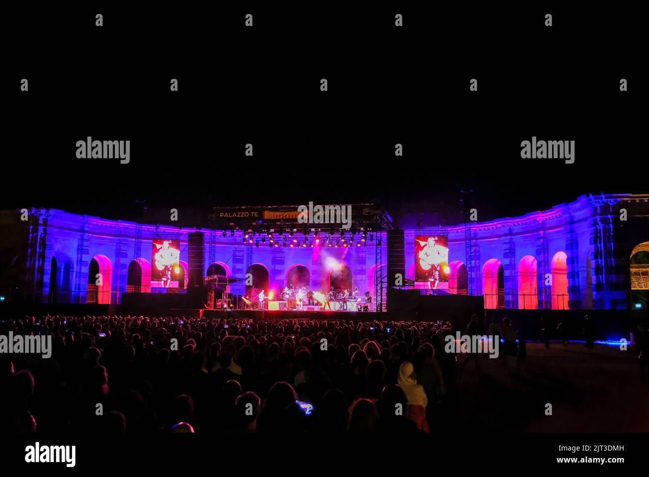 Mantova, Italia. 27th agosto 2022. Carmen Consoli, cantatrice italiana durante il suo concerto dal vivo a Mantova, presso Esedra Palazzo te, per il suo tour estivo 2022 Foto Stock