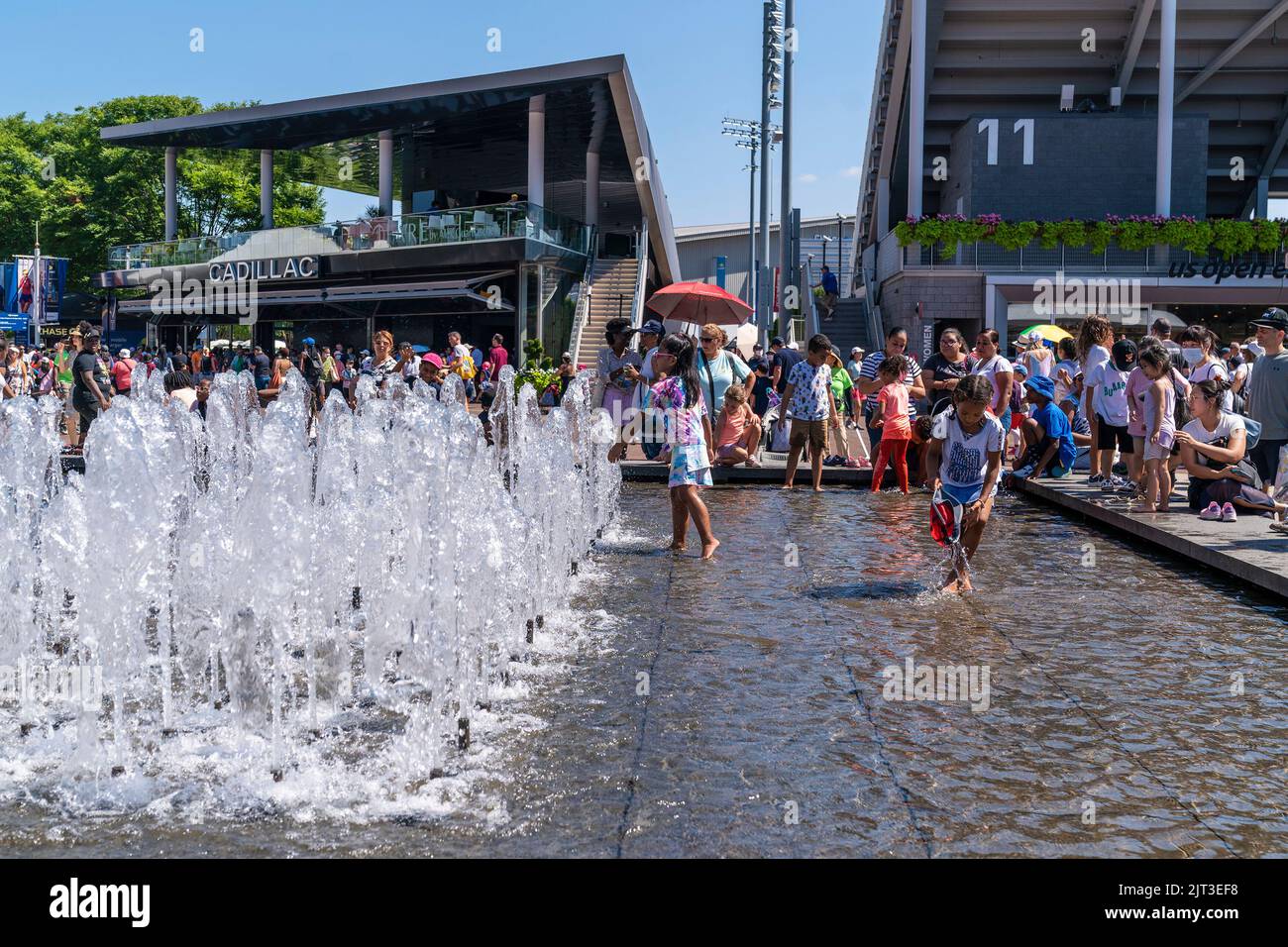 New York, Stati Uniti. 27th ago, 2022. Atmosfera durante il Kids' Day of 2022 US Open tennis Championships all'USTA Billie Jean King National Tennis Center di New York il 27 agosto 2022. 35.525 bambini e famiglie hanno partecipato ai festeggiamenti, stabilendo una presenza record. (Foto di Lev Radin/Sipa USA) Credit: Sipa USA/Alamy Live News Foto Stock