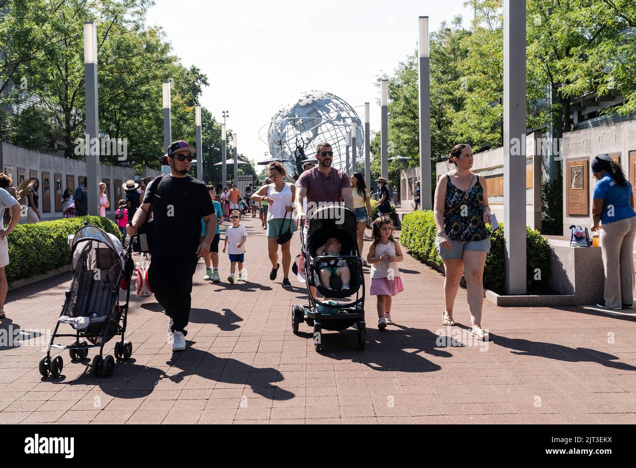 New York, Stati Uniti. 27th ago, 2022. Atmosfera durante il Kids' Day of 2022 US Open tennis Championships all'USTA Billie Jean King National Tennis Center di New York il 27 agosto 2022. 35.525 bambini e famiglie hanno partecipato ai festeggiamenti, stabilendo una presenza record. (Foto di Lev Radin/Sipa USA) Credit: Sipa USA/Alamy Live News Foto Stock