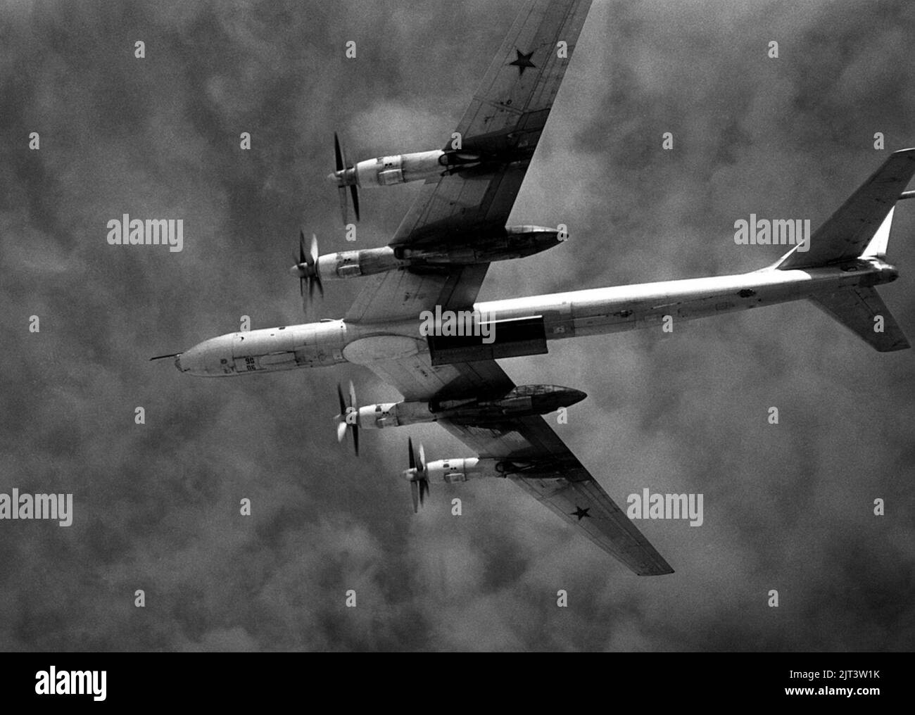 Tu-95 Bear F con vano armi aperto 1987. Foto Stock
