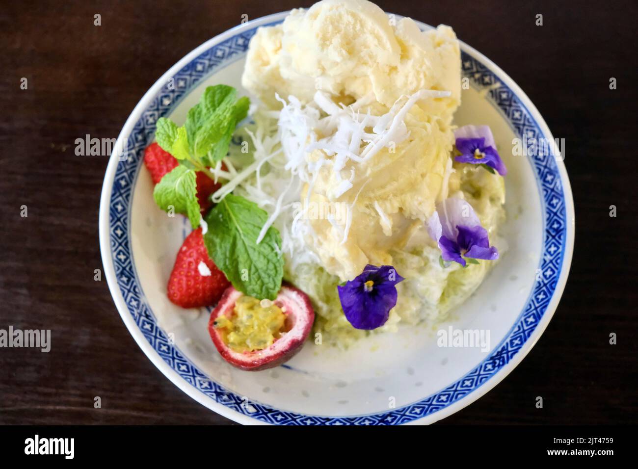Durian con riso glutinoso appiccicoso e gelato allo Holy Basil, un ristorante tailandese e lao a Canley vale - Sydney, Australia Foto Stock