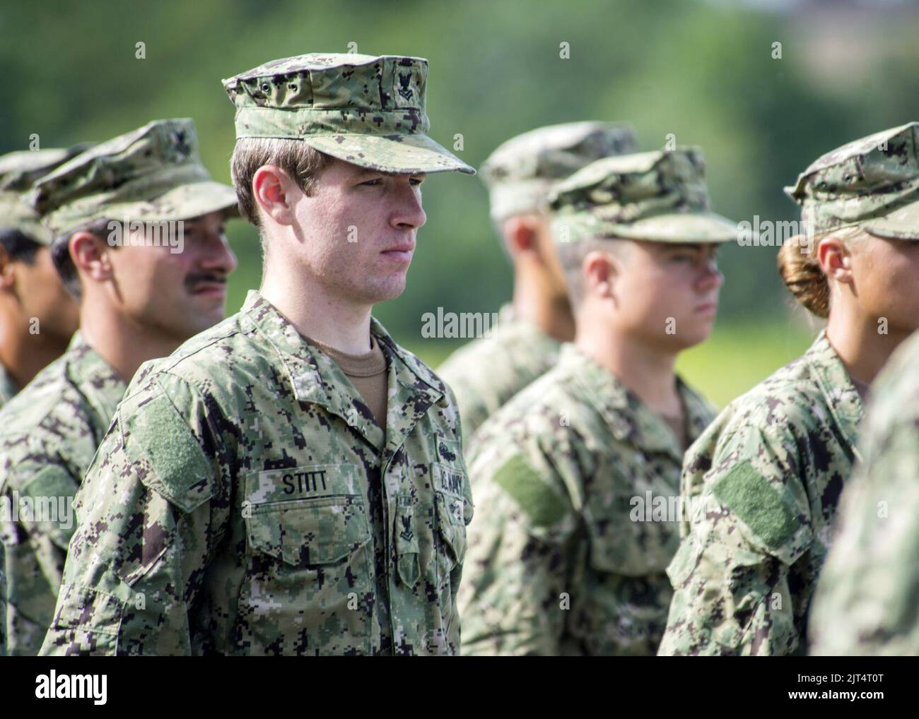 I membri del servizio degli Stati Uniti e del Guatemala partecipano alla cerimonia di chiusura della Southern Partnership Station (SPS) 2014 a Puerto Barrios, Guatemala, 22 agosto 2014 140822 Foto Stock