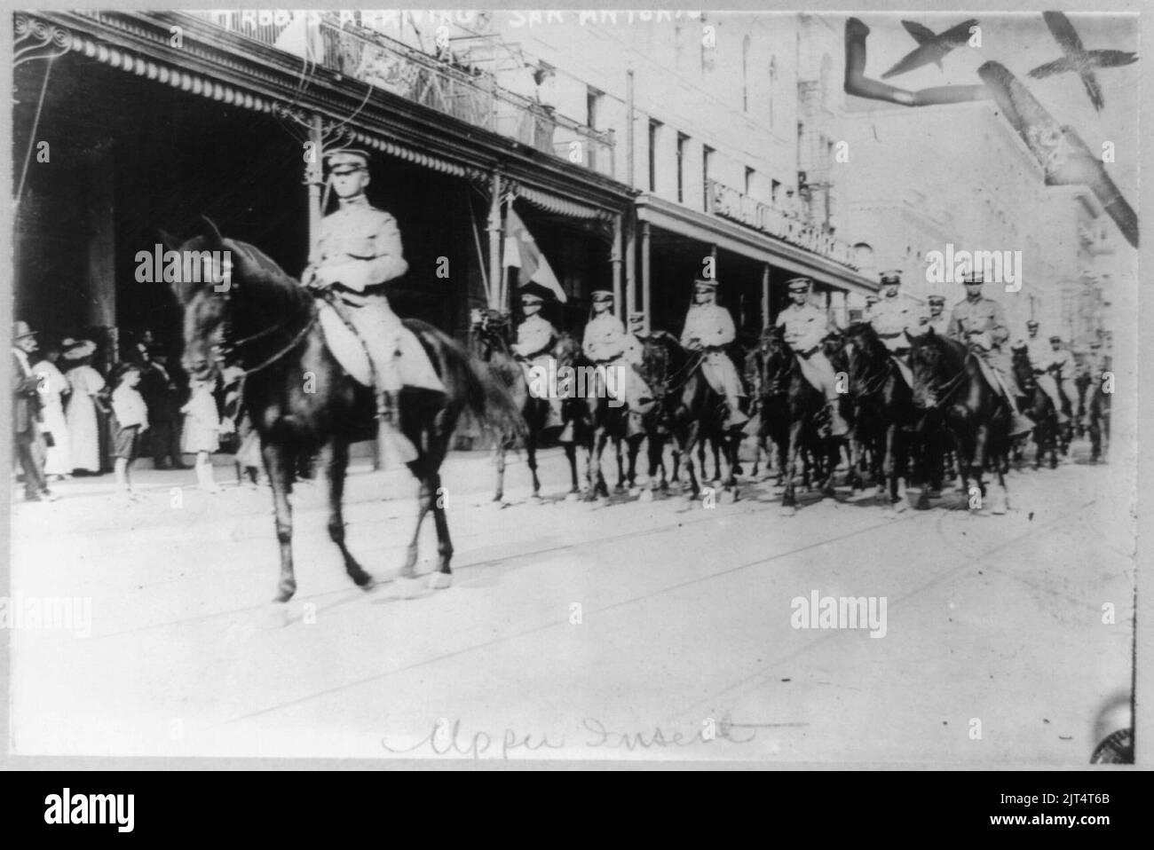 US Army 1911 manovre in Texas - truppe in arrivo (a cavallo) a San Antonio, marzo 14th Foto Stock