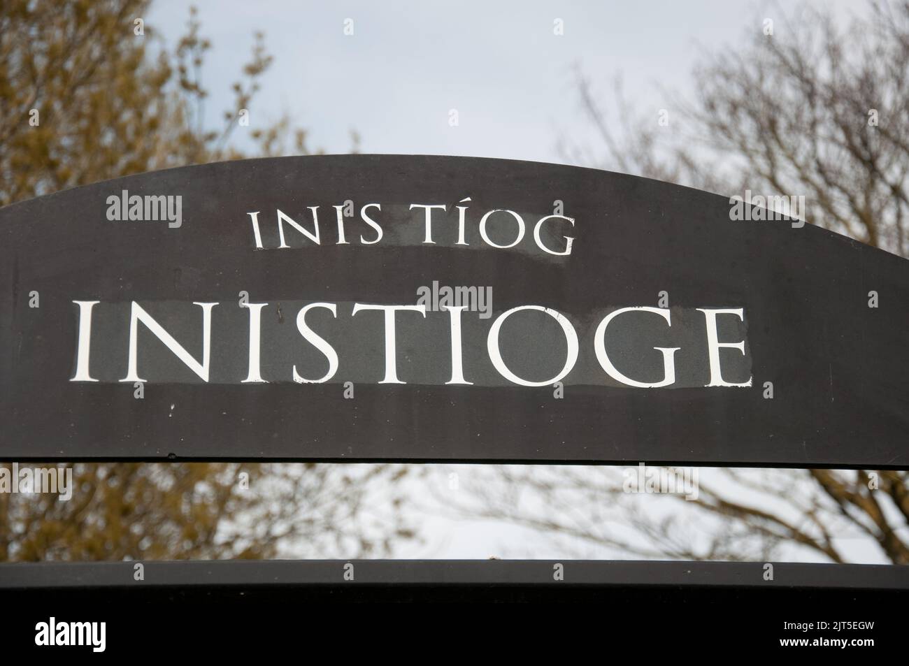 Segnale, Inistioge, Co. Kilkenny, Eire. Piccolo villaggio in cui sono stati girati molti film. Foto Stock