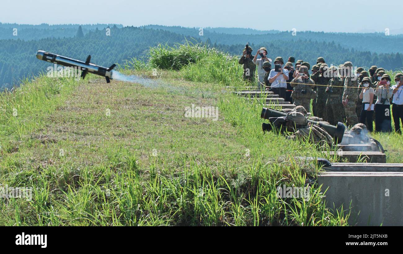 Yamato, Giappone. 28th ago, 2022. I soldati dell'esercito degli Stati Uniti sparano un razzo Javelin FGM-148 durante l'esercizio militare congiunto USA-Giappone 'Orient Shield 2022' a Kumamoto, Giappone Domenica, 28 Agosto 2022. Foto di Keizo Mori/UPI Credit: UPI/Alamy Live News Foto Stock