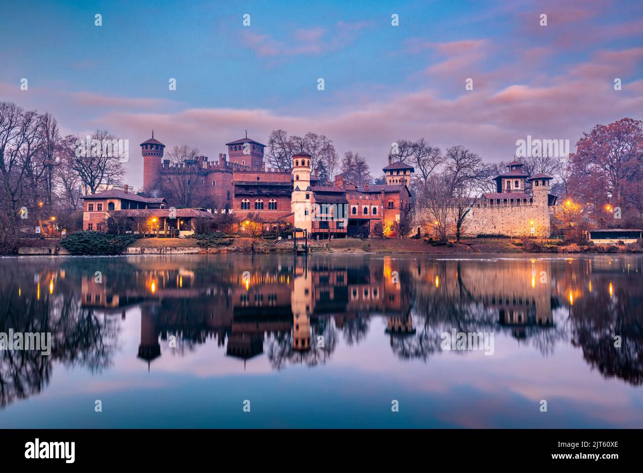 Torino, Italia a Borgo Medievale sul fiume PoE. Foto Stock